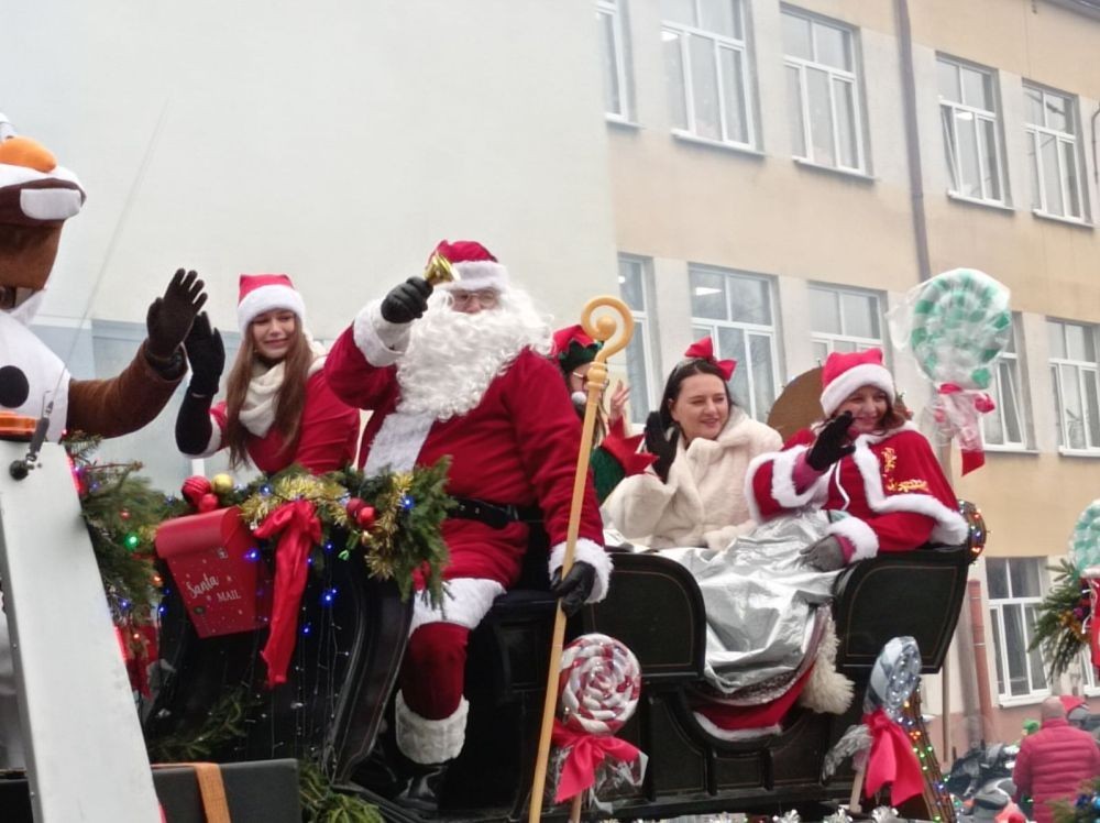 9 grudnia dzieci z Przedszkola przy SP2 odwiedzili Moto Mikołaje z Pasłęckiej Grupy Motocyklowej. Wizyta ta wywołała ogromną radość na twarzach przedszkolaków, które z entuzjazmem przyjęły swoich niezwykłych gości. Serdecznie dziękujemy wszystkim Moto Mikołajom za tę wspaniałą niespodziankę.