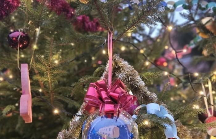 Dnia 14 grudnia nasi uczniowie  w świątecznych nastrojach kolędowali wraz z mieszkańcami Pasłęka.
Zespół wokalny zaśpiewał piosenkę ,,Święta w Nas