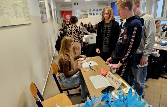 22 stycznia uczniowie naszej szkoły wzięli udział w warsztatach organizowanych w ramach doradztwa zawodowego przez Zespół Szkół Ekonomicznych i Technicznych w Pasłęku. Uczniowie mieli okazję zwiedzić szkołę a także spróbować swoich sił w różnych aktywnościach przypisanych do odpowiednich zawodów. Było to ciekawe doświadczenie.