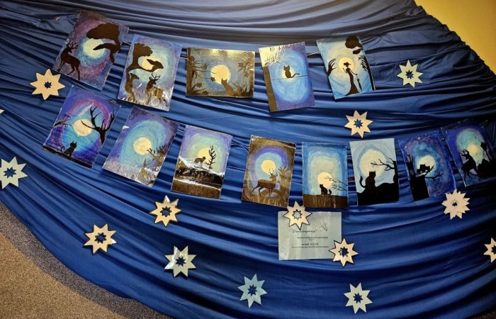 Uczniowie na zajęciach kreatywności rozwijają zdolność do tworzenia nowych rozwiązań, wykorzystując istniejącą wiedzę plastyczną w praktyce. Celem zajęć jest podnoszenie kompetencji kulturowych i rozwijanie aktywności twórczej. Uczniowie w zespołach rozwijają wyobraźnie, zainteresowania i motywacje do działania. Uczą się wyrażać emocje za pomocą dostępnych dla nich środków wyrazu, także artystycznych, praktycznych i technicznych. Poszerzają wiedzę i umiejętności z zakresu różnych dziedzin plastycznych. Zajęcia kreatywności pomagają również rozwijać spostrzegawczość, myślenie, doskonalą koncentrację uwagi i ćwiczą pamięć. Uczniowie chętnie uczestniczą w zajęciach, a efekty ich kreatywności podziwiamy na bieżąco w galerii szkolnej.