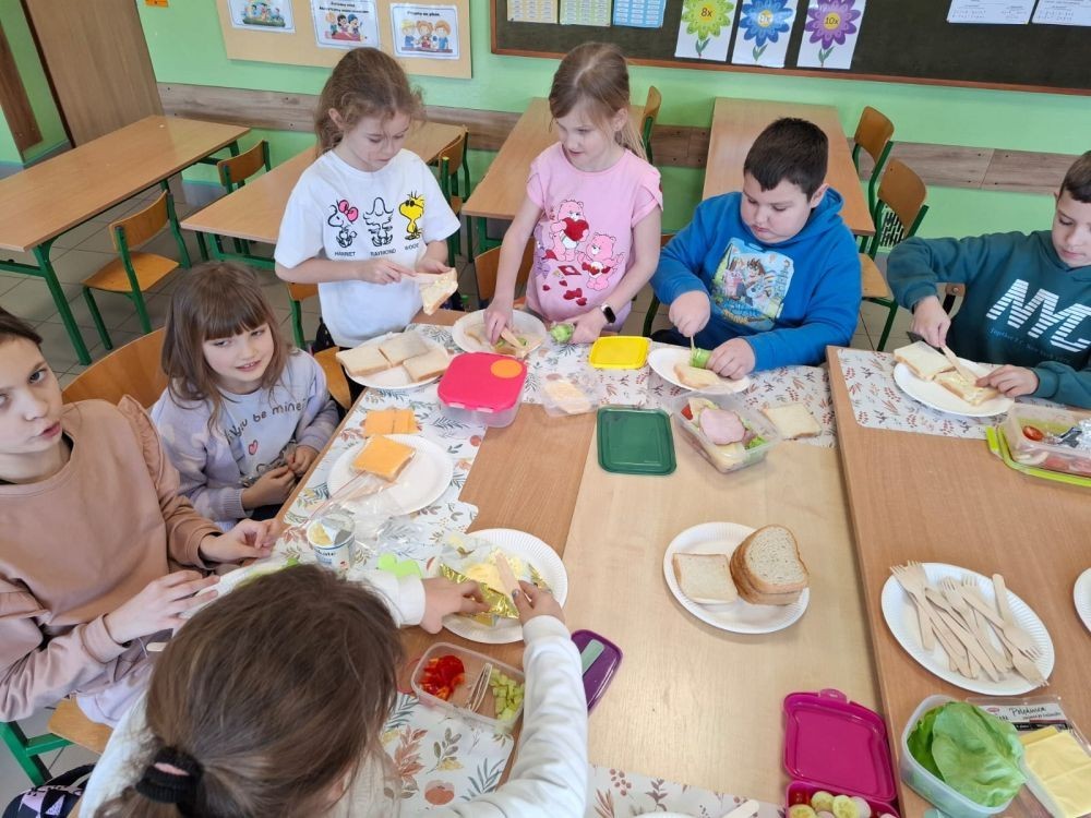 Uczniowie klas młodszych, biorący udział w zajęciach 