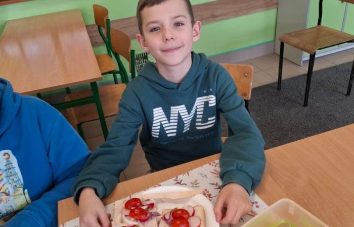 Uczniowie klas młodszych, biorący udział w zajęciach 