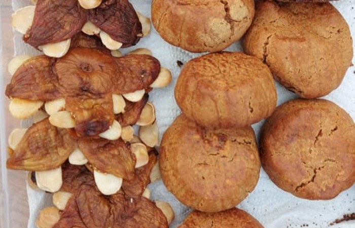 Piękna pogoda sprzyjała naszym dzisiejszym działaniom. Byliśmy w anielskiej wiosce czyli w Aniołowie. Mieszkańcy Aniołowa powitali nas swoimi lokalnymi specjałami czyli anielskimi ruchańcami i chlebem ze smalcem. Dla łasuchów były też domowe powidła. W świetlicy 