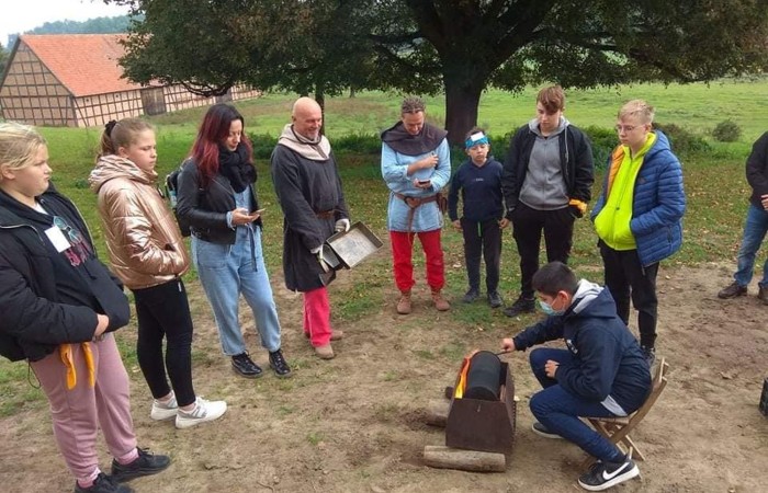 Kolejny dzień w Olsztynku pełen wrażeń za nami. Dzisiaj uczniowie odwiedzili wystawę malarstwa Janusza Oskara Knorowskiego 