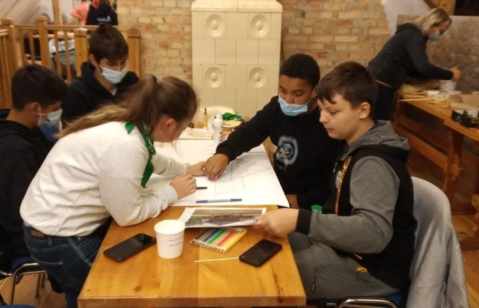 Kolejny dzień w Olsztynku pełen wrażeń za nami. Dzisiaj uczniowie odwiedzili wystawę malarstwa Janusza Oskara Knorowskiego 