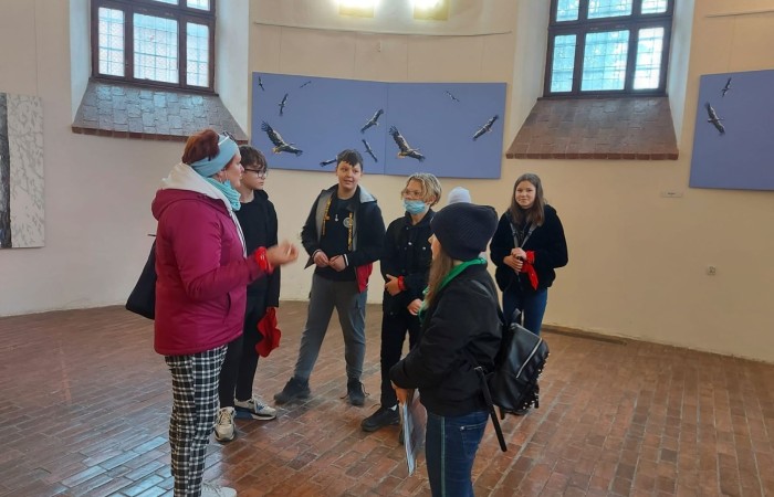 Kolejny dzień w Olsztynku pełen wrażeń za nami. Dzisiaj uczniowie odwiedzili wystawę malarstwa Janusza Oskara Knorowskiego 