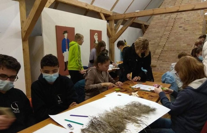 Kolejny dzień w Olsztynku pełen wrażeń za nami. Dzisiaj uczniowie odwiedzili wystawę malarstwa Janusza Oskara Knorowskiego 