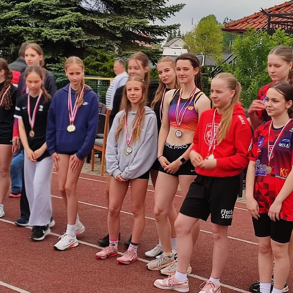 W czwartek 22 maja 2025 na stadionie miejskim w Pasłęku odbyły się zawody z cyklu Szkolnej Ligi LA Powiatowych Igrzysk Młodzieży Szkolnej.
 Uczestniczyły w niej reprezentacje ośmiu szkół podstawowych naszego powiatu rocznik 2010, 2011 (klasa 7,8) w kategorii dziewcząt i chłopców.
 Przy dobrych warunkach pogodowych rozegrano 9 konkurencji lekkoatletycznych , m.in. biegi na 100m, 300m, 600m, 1000m, skok w dal, skok wzwyż, pchnięcie kulą, rzut oszczepem i sztafeta 4x100m.
