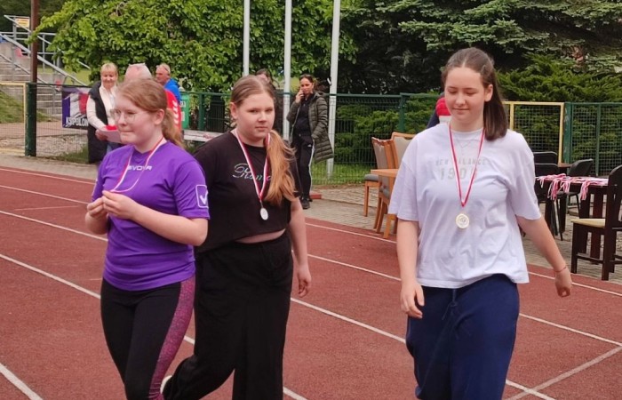 W czwartek 22 maja 2025 na stadionie miejskim w Pasłęku odbyły się zawody z cyklu Szkolnej Ligi LA Powiatowych Igrzysk Młodzieży Szkolnej.
 Uczestniczyły w niej reprezentacje ośmiu szkół podstawowych naszego powiatu rocznik 2010, 2011 (klasa 7,8) w kategorii dziewcząt i chłopców.
 Przy dobrych warunkach pogodowych rozegrano 9 konkurencji lekkoatletycznych , m.in. biegi na 100m, 300m, 600m, 1000m, skok w dal, skok wzwyż, pchnięcie kulą, rzut oszczepem i sztafeta 4x100m.
