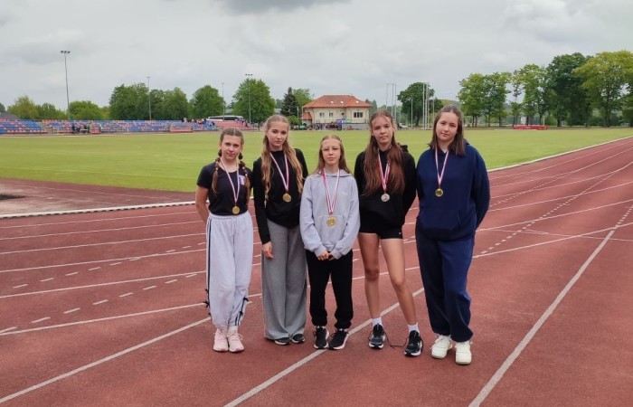 W czwartek 22 maja 2025 na stadionie miejskim w Pasłęku odbyły się zawody z cyklu Szkolnej Ligi LA Powiatowych Igrzysk Młodzieży Szkolnej.
 Uczestniczyły w niej reprezentacje ośmiu szkół podstawowych naszego powiatu rocznik 2010, 2011 (klasa 7,8) w kategorii dziewcząt i chłopców.
 Przy dobrych warunkach pogodowych rozegrano 9 konkurencji lekkoatletycznych , m.in. biegi na 100m, 300m, 600m, 1000m, skok w dal, skok wzwyż, pchnięcie kulą, rzut oszczepem i sztafeta 4x100m.
