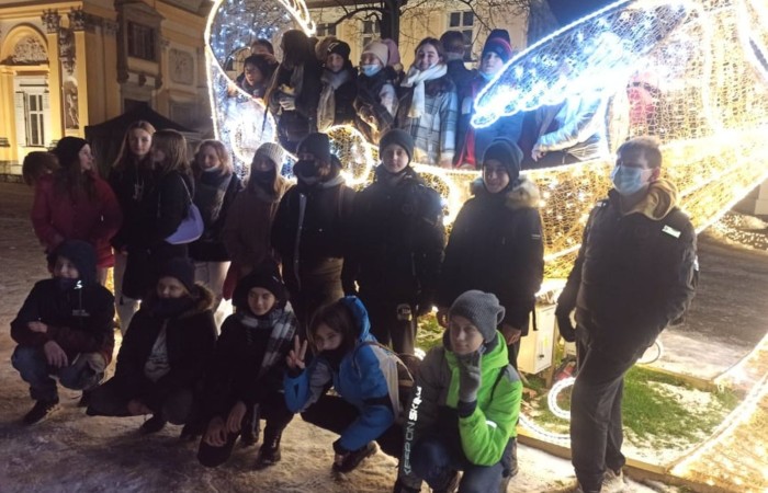 W dniach 9-11 grudnia 2021 uczniowie klas 7b i 7c uczestniczyli w wycieczce do stolicy Polski w ramach projektu Ministerstwa Edukacji i Nauki 