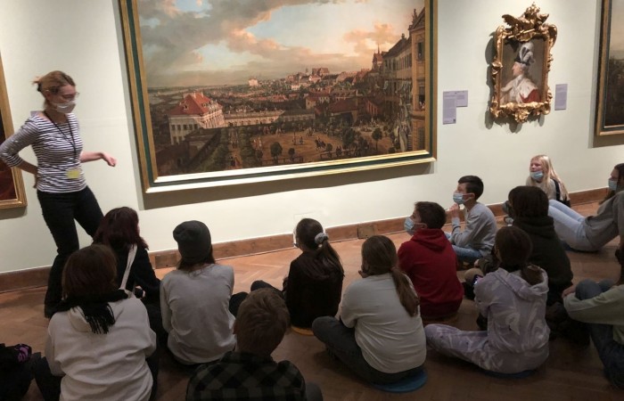 W dniach 9-11 grudnia 2021 uczniowie klas 7b i 7c uczestniczyli w wycieczce do stolicy Polski w ramach projektu Ministerstwa Edukacji i Nauki 