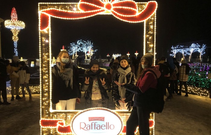 W dniach 9-11 grudnia 2021 uczniowie klas 7b i 7c uczestniczyli w wycieczce do stolicy Polski w ramach projektu Ministerstwa Edukacji i Nauki 