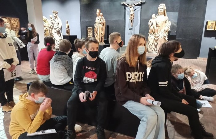 W dniach 9-11 grudnia 2021 uczniowie klas 7b i 7c uczestniczyli w wycieczce do stolicy Polski w ramach projektu Ministerstwa Edukacji i Nauki 