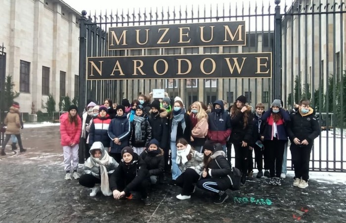 W dniach 9-11 grudnia 2021 uczniowie klas 7b i 7c uczestniczyli w wycieczce do stolicy Polski w ramach projektu Ministerstwa Edukacji i Nauki 