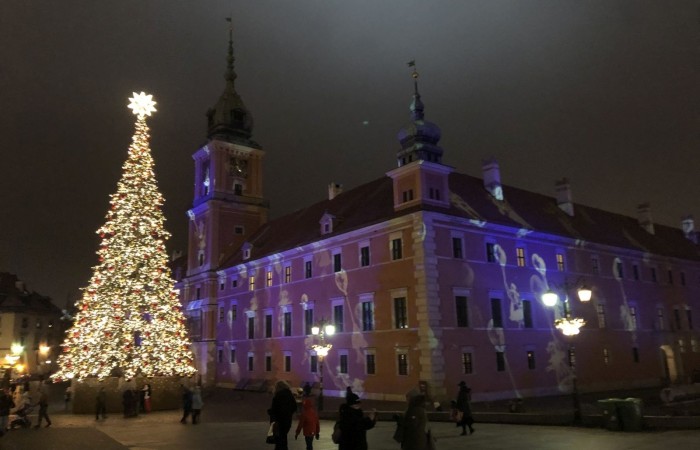 W dniach 9-11 grudnia 2021 uczniowie klas 7b i 7c uczestniczyli w wycieczce do stolicy Polski w ramach projektu Ministerstwa Edukacji i Nauki 