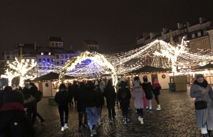 W dniach 9-11 grudnia 2021 uczniowie klas 7b i 7c uczestniczyli w wycieczce do stolicy Polski w ramach projektu Ministerstwa Edukacji i Nauki 