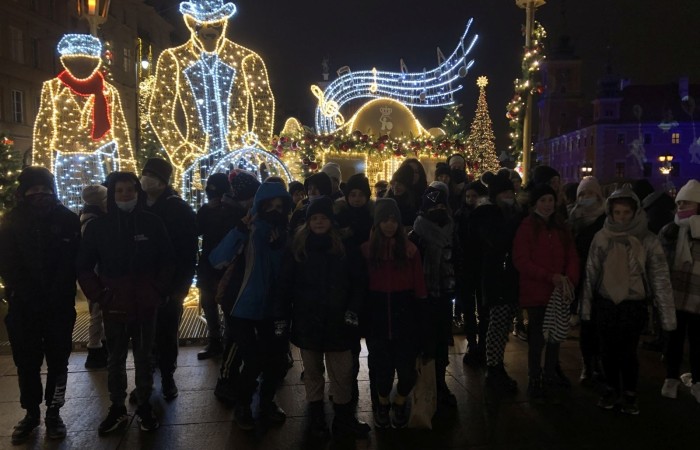 W dniach 9-11 grudnia 2021 uczniowie klas 7b i 7c uczestniczyli w wycieczce do stolicy Polski w ramach projektu Ministerstwa Edukacji i Nauki 