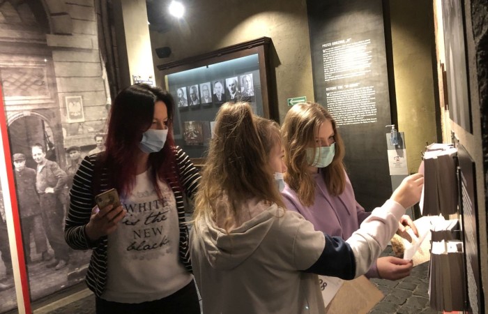 W dniach 9-11 grudnia 2021 uczniowie klas 7b i 7c uczestniczyli w wycieczce do stolicy Polski w ramach projektu Ministerstwa Edukacji i Nauki 