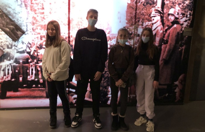 W dniach 9-11 grudnia 2021 uczniowie klas 7b i 7c uczestniczyli w wycieczce do stolicy Polski w ramach projektu Ministerstwa Edukacji i Nauki 