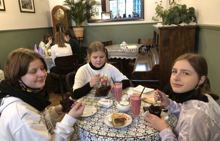 W dniach 9-11 grudnia 2021 uczniowie klas 7b i 7c uczestniczyli w wycieczce do stolicy Polski w ramach projektu Ministerstwa Edukacji i Nauki 