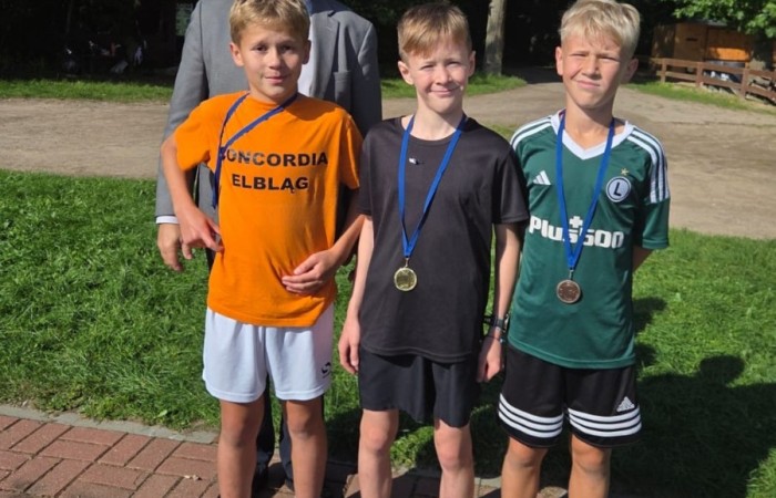 Biegi odbyły się 15 września  w Parku Ekologicznym w Pasłęku, w których udział wzięli uczniowie klas II-VIII. Dziewczęta i chłopcy rywalizowali w indywidualnych biegach przełajowych. Trasa była wymagająca, chwilami trudna, zmienna nawierzchnia, pagórki, typowe warunki jesienne.  Wszystko to sprawiło, że medale, zarówno te złote jak i srebrne czy brązowe są wyjątkowe. W jesiennych biegach przełajowych uczniowie i uczennice naszej szkoły pokazali się z najlepszej strony, zdobyli aż 6 medali, co jest znakomitym wynikiem. 