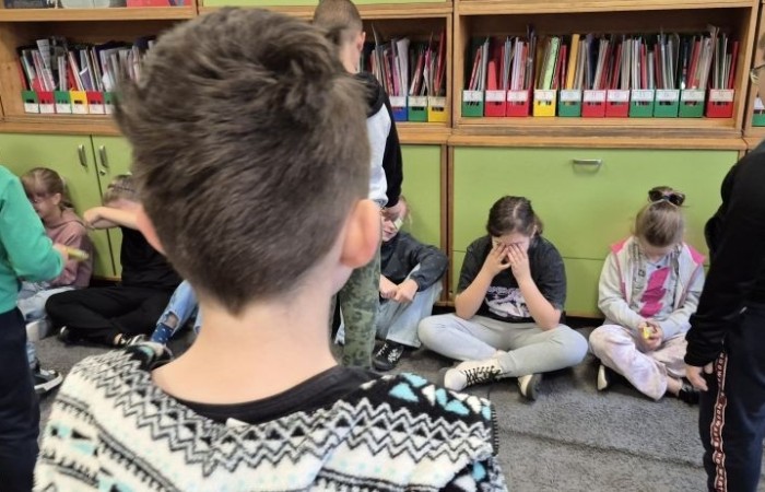 30 września w klasach I–III obchodziliśmy Dzień Chłopaka. Dziewczynki złożyły swoim kolegom serdeczne życzenia i wręczyły drobne upominki, które sprawiły chłopcom wiele radości.
Był to miły czas, pełen śmiechu, życzliwości i wspólnej zabawy.
Serdecznie dziękujemy wszystkim, którzy zaangażowali się w organizację tego święta.
Korzystając z okazji, wszystkim chłopakom – tym małym i tym dużym – składamy najserdeczniejsze życzenia!
