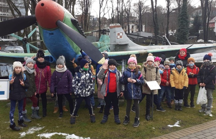 	14 grudnia 2021 uczniowie klas IIIa i IIIb uczestniczyli w wycieczce do Gdyni w ramach projektu Ministerstwa Edukacji i Nauki ,,Poznaj Polskę