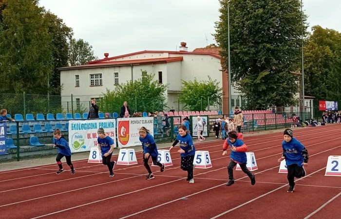 7 października 2025 roku na Stadionie Miejskim MOSiR odbyło się wyjątkowe wydarzenie sportowe, które na długo pozostanie w pamięci uczestników i organizatorów. Pod honorowym patronatem Burmistrza Pasłęka odbyła się impreza lekkoatletyczna skierowana do najmłodszych uczniów z klas II i III pasłęckich szkół podstawowych.