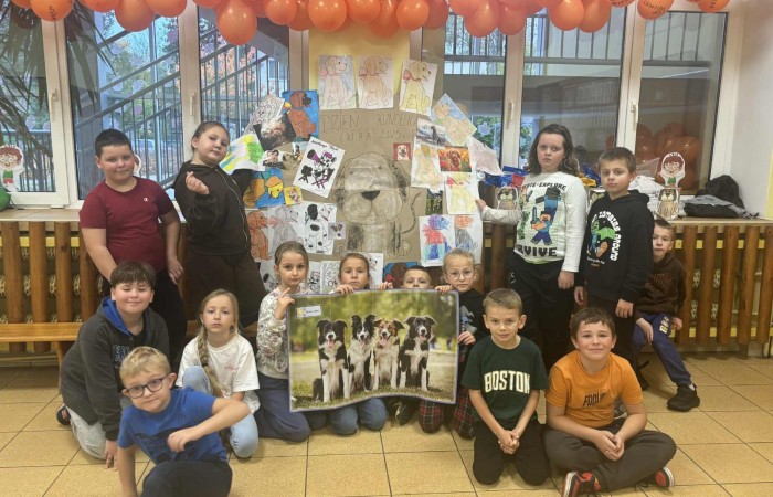 Z okazji Dnia Kundelka w naszej placówce odbyła się zbiórka karmy dla potrzebujących czworonogów. Dzięki ogromnemu zaangażowaniu dzieci i wsparciu rodziców udało się zebrać imponującą ilość darów, które trafiły do pobliskiego schroniska.

Z tej okazji dzieci z wielkim entuzjazmem przygotowały również piękne prace plastyczne inspirowane psimi przyjaciółmi. Ich wystawa ozdobiła sale i korytarze, wprowadzając wszystkich w radosny, psi klimat.

Serdecznie dziękujemy wszystkim darczyńcom za otwarte serca, życzliwość i wspólne świętowanie tego wyjątkowego dnia.