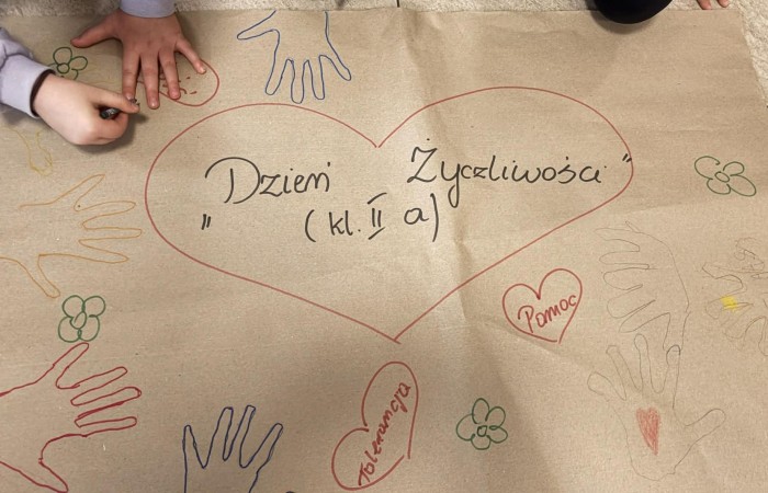 21 listopada uczniowie klas I-III obchodzili Dzień Życzliwości – wyjątkowe święto, które przypomina nam, jak wielką moc mają dobre słowa, uśmiech i drobne gesty. Tego dnia rozmawialiśmy o tym, czym jest życzliwość i jak możemy okazywać ją sobie nawzajem. Uczniowie brali udział w zabawach i aktywnościach promujących dobre relacje, empatię i wzajemny szacunek. Powstało także „drzewko życzliwości”, które już zdobi nasz korytarz i przypomina, że warto być dla siebie dobrym.

Pamiętajmy — życzliwość nic nie kosztuje, a potrafi zdziałać cuda! 