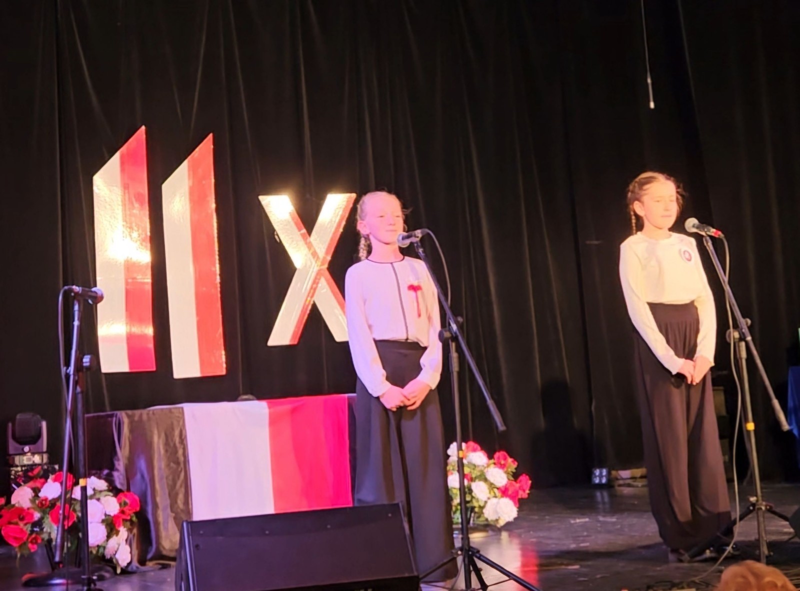 Nasza szkoła  uczestniczyła 11 listopada w występie artystycznym w sali widowiskowo-kinowej Pasłęckiego Centrum Kultury i Artystycznego z okazji Dnia Niepodległości. Na scenie zaprezentowały się uczennice z klasy 3a Zofia Misiułajtis i Magda Brzozowska z piosenką
 