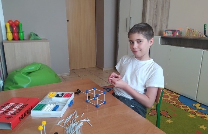 Szkoła, poza realizacją obowiązkowych zajęć edukacyjnych, prowadzi zajęcia z zakresu pomocy psychologiczno - pedagogicznej, w tym:
gimnastyka korekcyjna,
zajęcia rozwijające kompetencje społeczno - emocjonalne,
zajęcia logopedyczna,
zajęcia korekcyjno - kompensacyjne,
terapia pedagogiczna,
rewalidacja.
