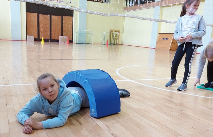 Szkoła, poza realizacją obowiązkowych zajęć edukacyjnych, prowadzi zajęcia z zakresu pomocy psychologiczno - pedagogicznej, w tym:
gimnastyka korekcyjna,
zajęcia rozwijające kompetencje społeczno - emocjonalne,
zajęcia logopedyczna,
zajęcia korekcyjno - kompensacyjne,
terapia pedagogiczna,
rewalidacja.

