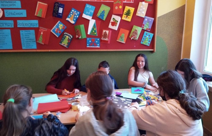 W szkole prężnie działa Samorząd Uczniowski oraz Szkolny Klub Wolontariatu, organizujące we współpracy wiele inicjatyw czy cyklicznych przedsięwzięć, np. Dzień bez Samochodu, Rajd Rowerowy, Światełko Pamięci, kampanię Zachowaj Trzeźwy Umysł.