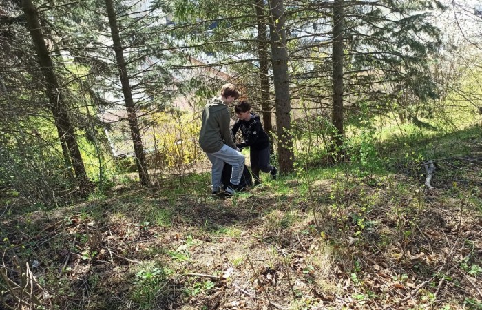 Z okazji Światowego Dnia Ziemi w naszej szkole odbyły się konkursy 
Matematyczny dla klas 4-8 