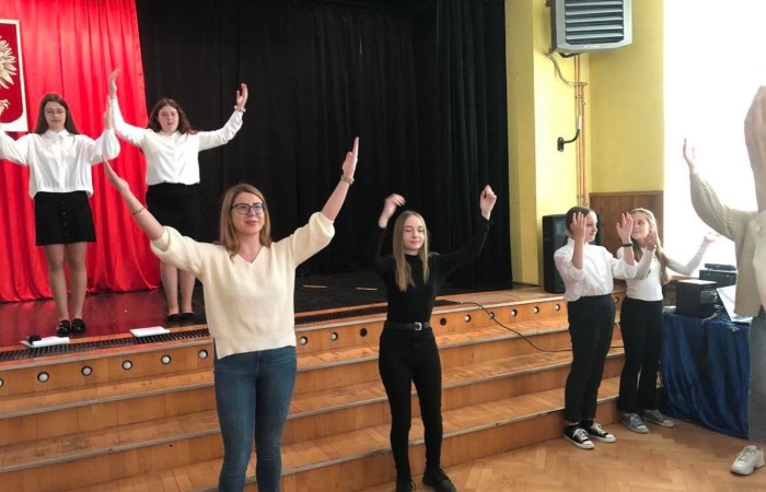 W celu uczczenia tej daty, w 2019 roku Sejm ustanowił 14 kwietnia państwowym Świętem Chrztu Polski. Z tej to właśnie okazji Samorząd Uczniowski klas IV-VIII, we współpracy z opiekunem pocztu sztandarowego, przygotował uroczystą akademię. Uczniowie odśpiewali hymn narodowy, obejrzeli prezentację oraz przypomnieli sobie początki historii państwa polskiego za sprawą krótkich filmików dotyczących, m.in. słowiańskich wierzeń, ceremonii przyjęcia chrztu przez Mieszka I oraz życia i męczeńskiej śmierci św. Wojciecha. Zwieńczeniem uroczystości było wspólne zaśpiewanie utworu Jesteś królem.