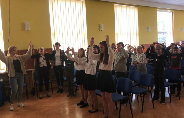 W celu uczczenia tej daty, w 2019 roku Sejm ustanowił 14 kwietnia państwowym Świętem Chrztu Polski. Z tej to właśnie okazji Samorząd Uczniowski klas IV-VIII, we współpracy z opiekunem pocztu sztandarowego, przygotował uroczystą akademię. Uczniowie odśpiewali hymn narodowy, obejrzeli prezentację oraz przypomnieli sobie początki historii państwa polskiego za sprawą krótkich filmików dotyczących, m.in. słowiańskich wierzeń, ceremonii przyjęcia chrztu przez Mieszka I oraz życia i męczeńskiej śmierci św. Wojciecha. Zwieńczeniem uroczystości było wspólne zaśpiewanie utworu Jesteś królem.