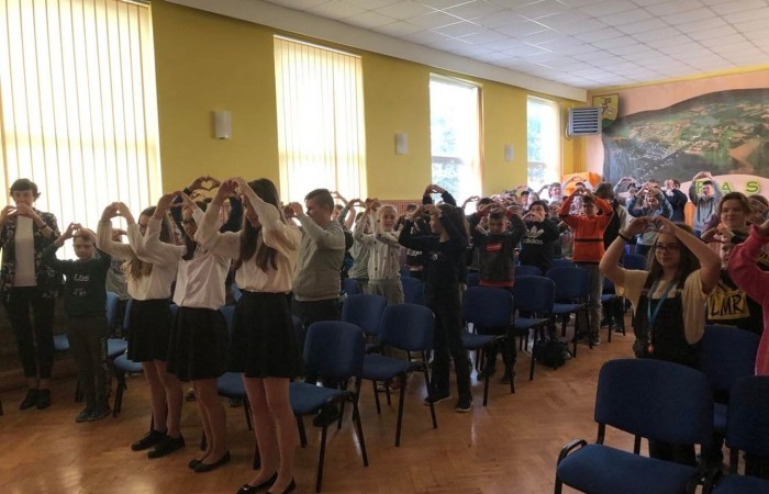 W celu uczczenia tej daty, w 2019 roku Sejm ustanowił 14 kwietnia państwowym Świętem Chrztu Polski. Z tej to właśnie okazji Samorząd Uczniowski klas IV-VIII, we współpracy z opiekunem pocztu sztandarowego, przygotował uroczystą akademię. Uczniowie odśpiewali hymn narodowy, obejrzeli prezentację oraz przypomnieli sobie początki historii państwa polskiego za sprawą krótkich filmików dotyczących, m.in. słowiańskich wierzeń, ceremonii przyjęcia chrztu przez Mieszka I oraz życia i męczeńskiej śmierci św. Wojciecha. Zwieńczeniem uroczystości było wspólne zaśpiewanie utworu Jesteś królem.