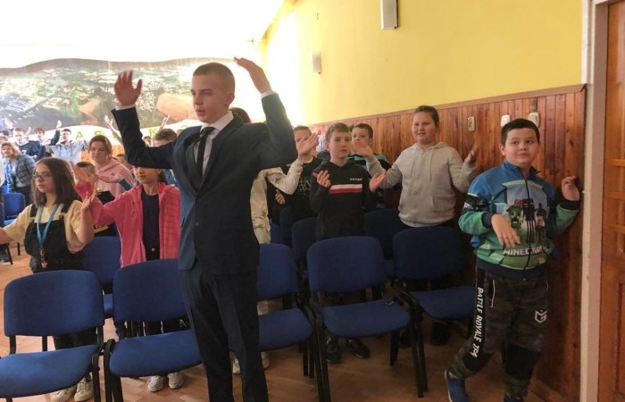 W celu uczczenia tej daty, w 2019 roku Sejm ustanowił 14 kwietnia państwowym Świętem Chrztu Polski. Z tej to właśnie okazji Samorząd Uczniowski klas IV-VIII, we współpracy z opiekunem pocztu sztandarowego, przygotował uroczystą akademię. Uczniowie odśpiewali hymn narodowy, obejrzeli prezentację oraz przypomnieli sobie początki historii państwa polskiego za sprawą krótkich filmików dotyczących, m.in. słowiańskich wierzeń, ceremonii przyjęcia chrztu przez Mieszka I oraz życia i męczeńskiej śmierci św. Wojciecha. Zwieńczeniem uroczystości było wspólne zaśpiewanie utworu Jesteś królem.