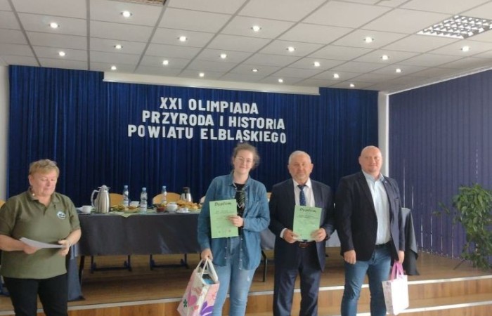 W dniu wczorajszym, t.j. 08 czerwca, drużyna naszej szkoły, w składzie: Ania Makowska, Sebastian Machnio i Krzysztof Kuryło (uczniowie klasy VIIb), odniosła sukces podczas XXI Olimpiady Wiedzy o Powiecie Elbląskim „Historia i Przyroda Powiatu Elbląskiego”. 